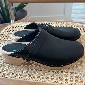 Cutest Bjork Black Clogs